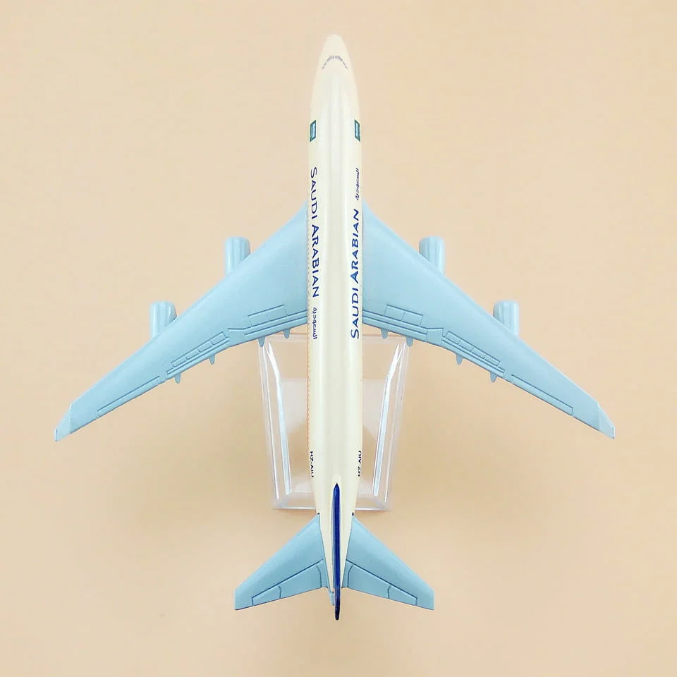 Бойнг 747 самолет модел макет Saudi Arabian метален лайнер Boeing международни полети — снимка 5