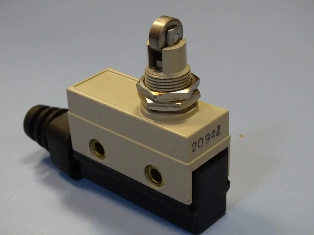 Изключвател Omron ZC-Q2155 Limit Switch 10A/250V — снимка 4