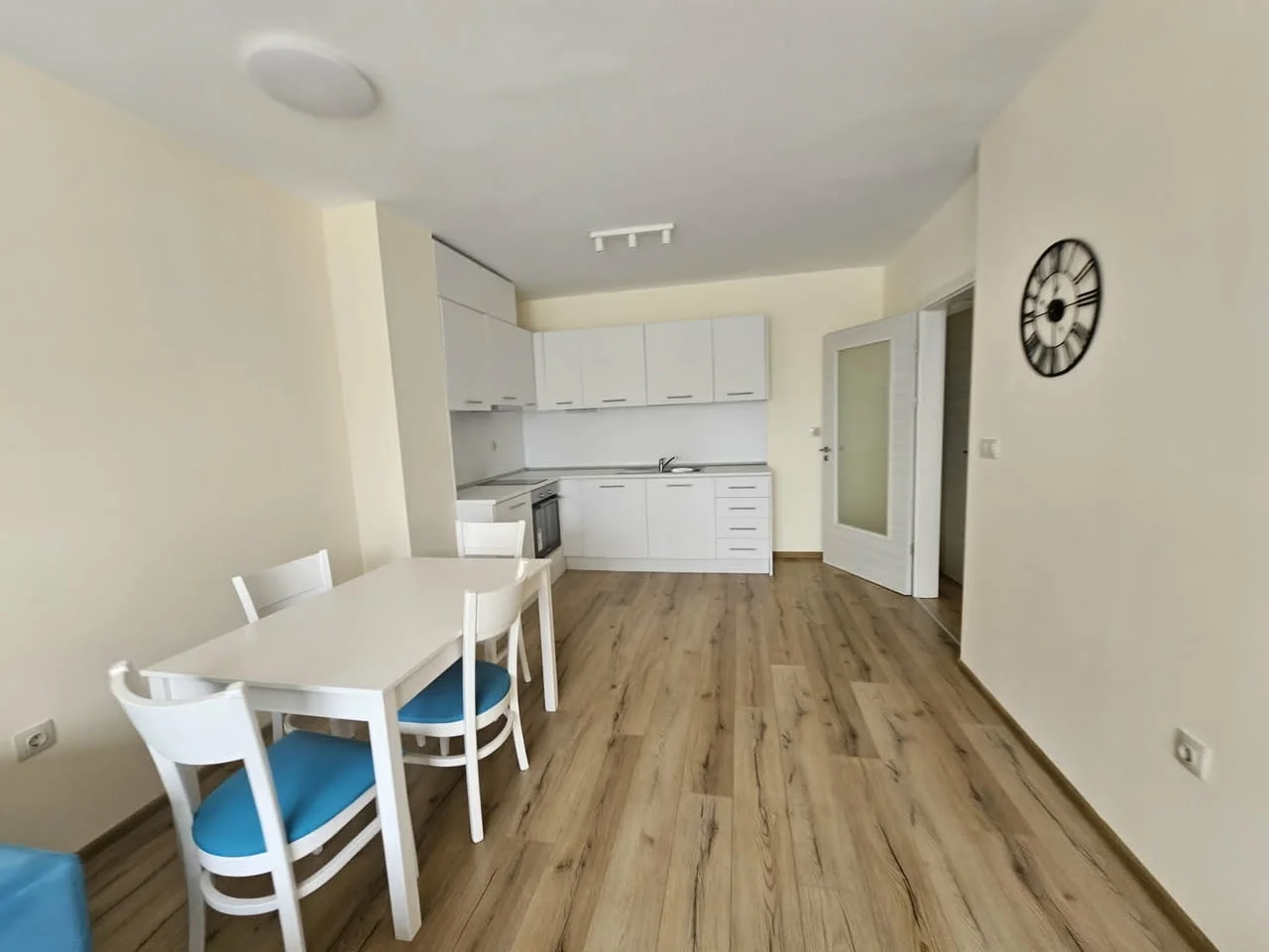 Двустаен апартамент в престижния комплекс Varna South Bay Beach Residence - гр. Варна Ко — снимка 7