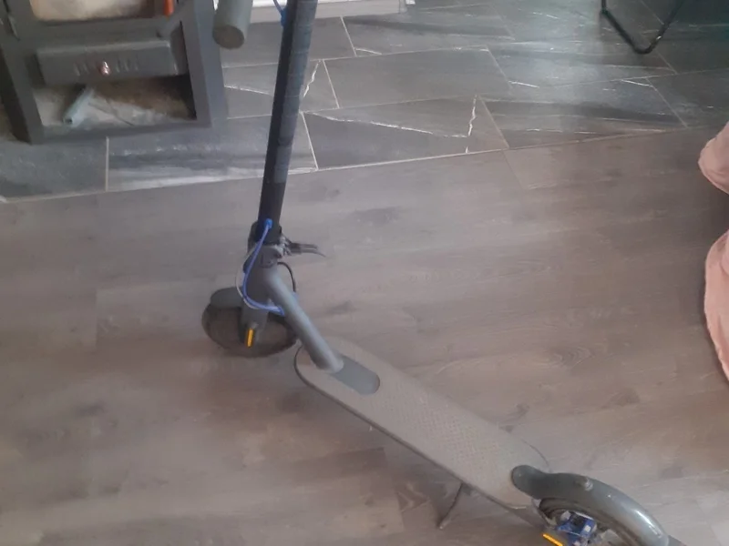 Електрическа тротинетка Xiaomi Mi Electric Scooter 3, Мощност на мотора 300 W, Автономия 30 км, — снимка 3