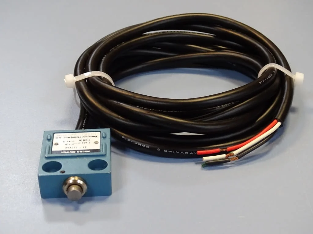 Краен изключвател Yamatake Honeywell 14CE1-3J limit switch 3A 250VAC — снимка 6
