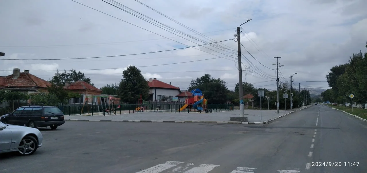 Къща с двор в с. Гильовца, общ. Несебър — снимка 3