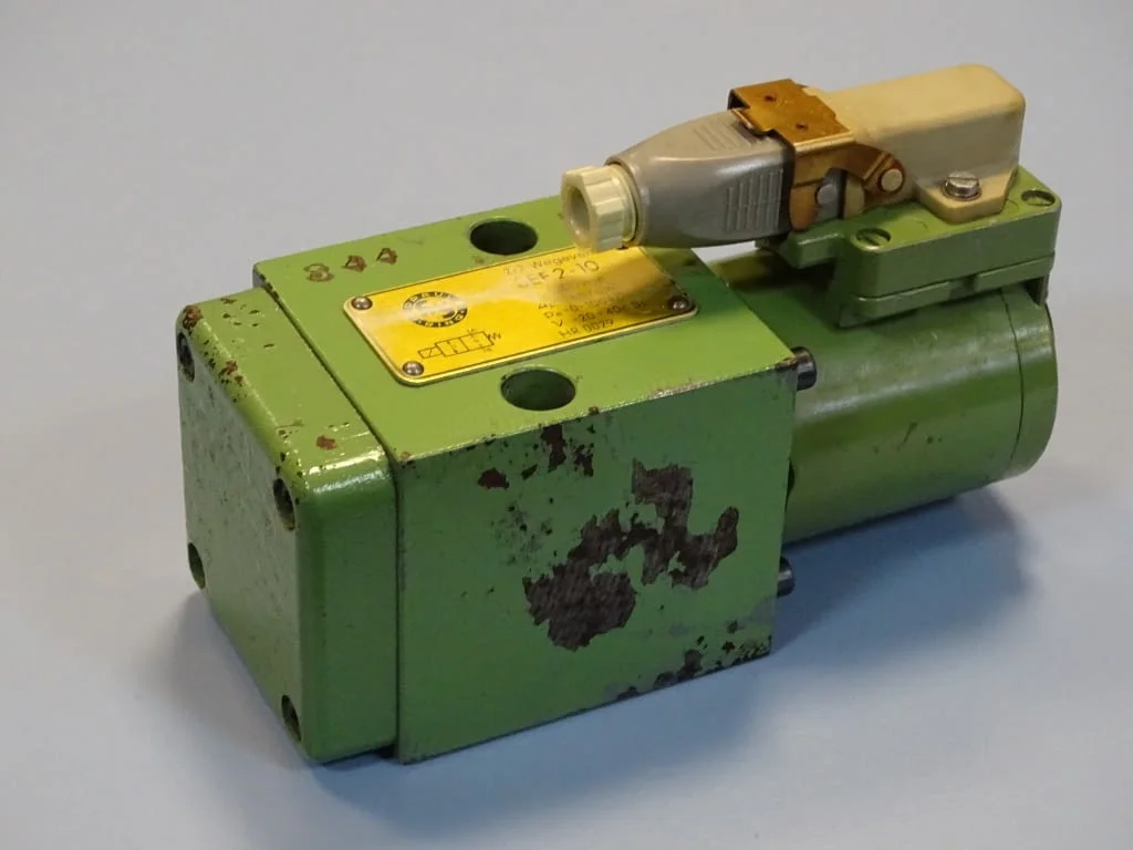 Хидравличен разпределител Hydraulik Ring SEF2-10 directional valve 24VDC — снимка 2
