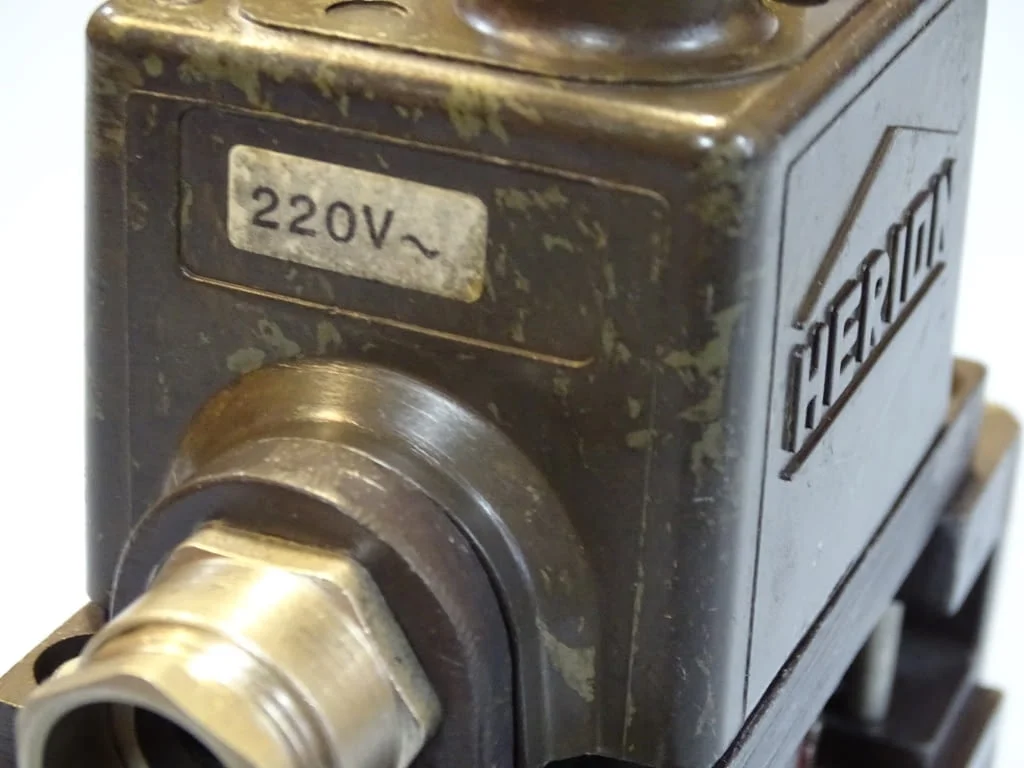 Пневматичен разпределител HERION 26512B73 Solenoid Valve 220V/50Hz G1/2 — снимка 4
