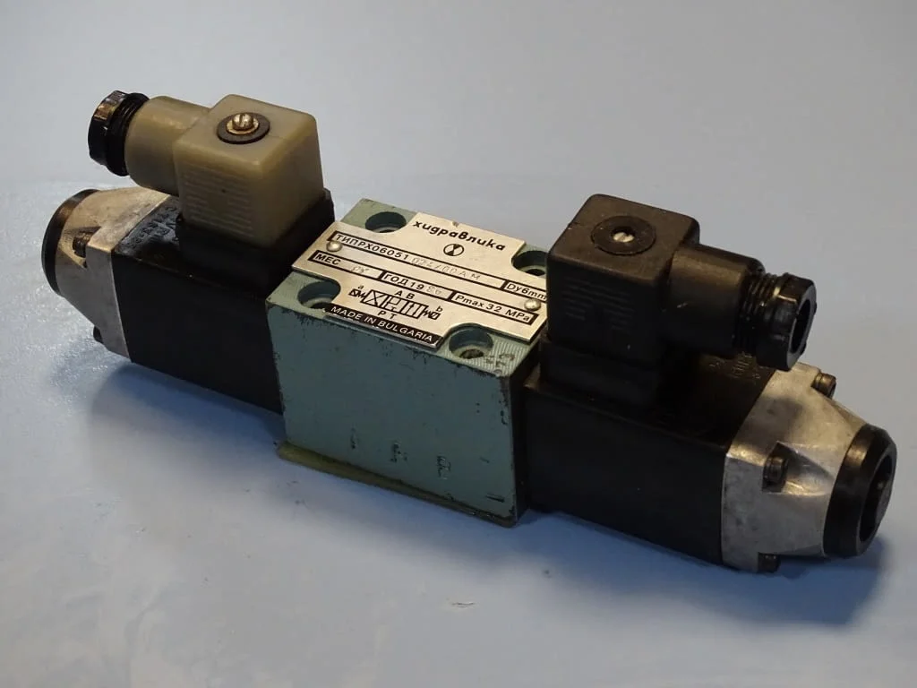 Хидравличен разпределител "Хидравлика" тип РХ /00АМ 320Bar hidraulic solenoid valve — снимка 6