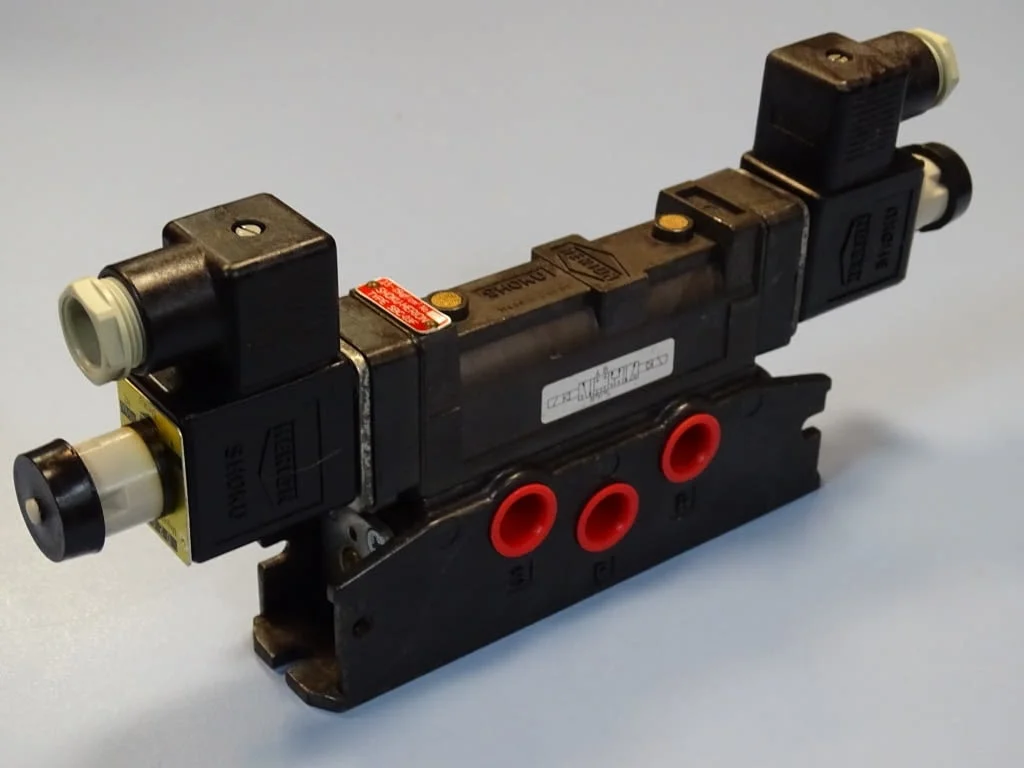 Пневматичен разпределител SHOKU-HERION 5BC-03F solenoid valve 100VAC