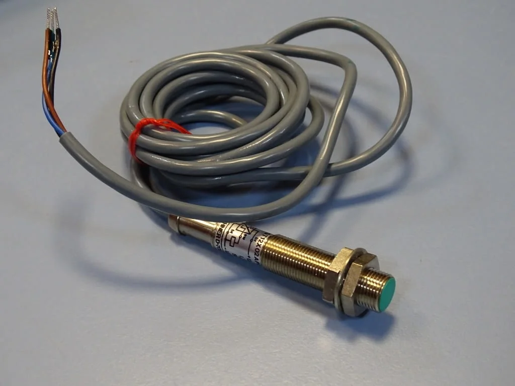 Индуктивен датчик EUCHNER EGT 12X02AP024 Inductive proximity switch 10-30VDC — снимка 7