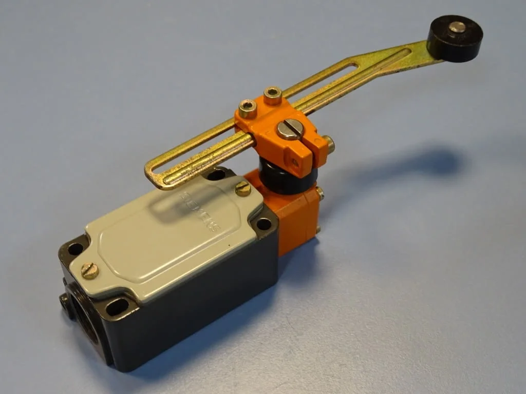 Краен изключвател Siemens 3SE3 120-1U travel limit switch 10A — снимка 3