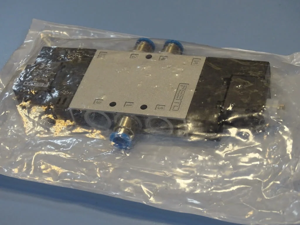 Пневматичен разпределител Festo CPE18-M2H-5J-QS-8 Solenoid Valve 110VAC — снимка 4