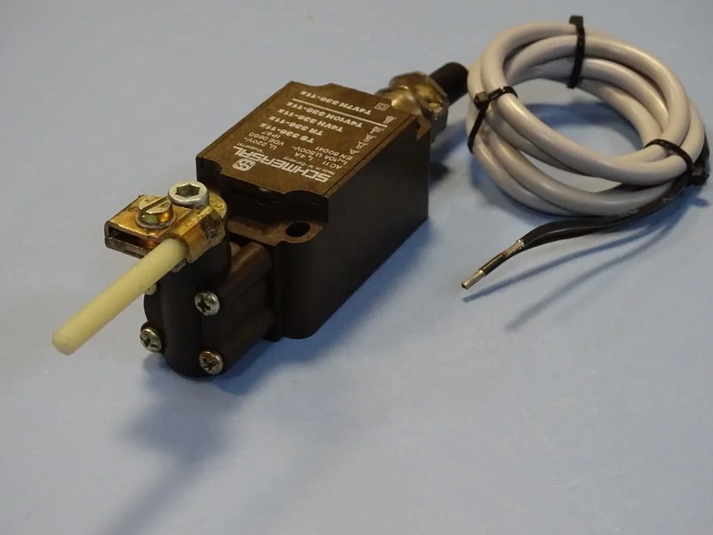 Краен изключвател Schmersal T4V7H336-11z limit switch 220V — снимка 3