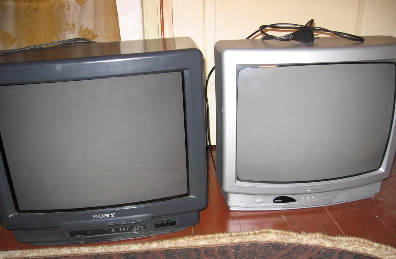 Два кинескопни телевизора Beko и Sony trinitron