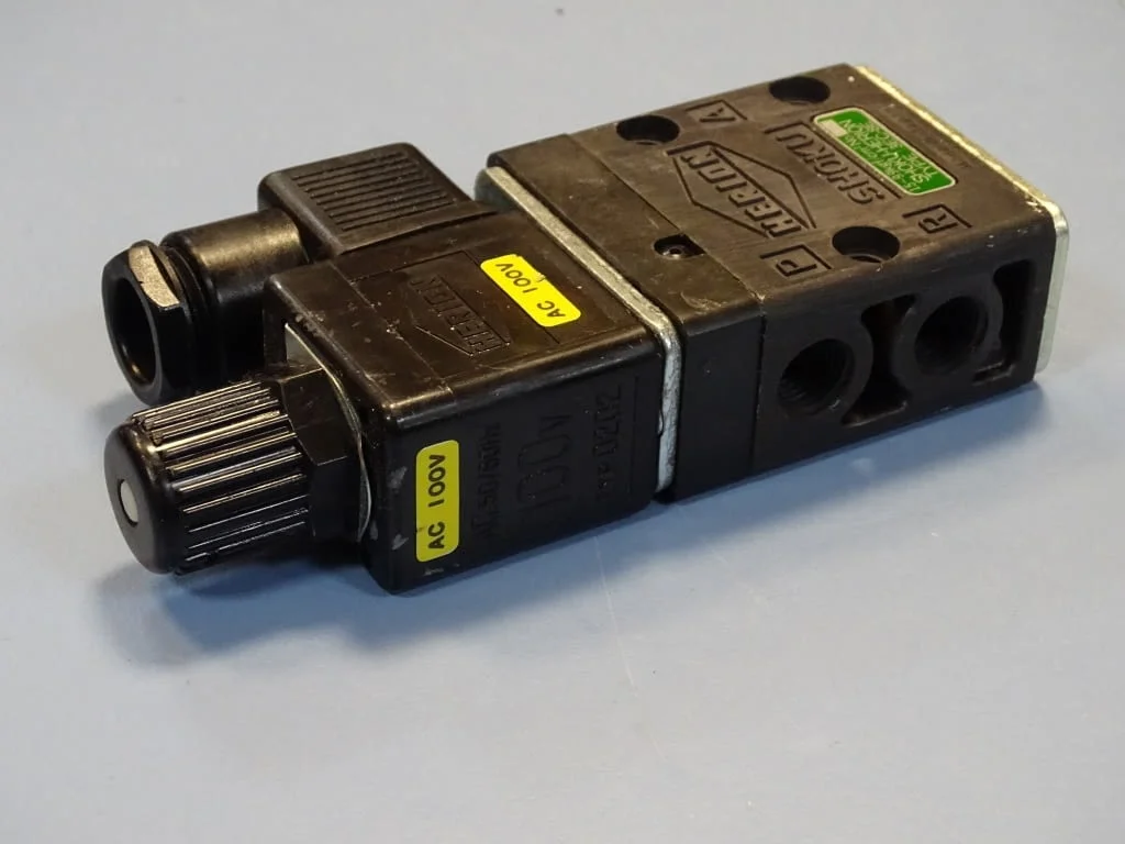 Пневматичен разпределител SHOKU-HERION 3EC-8E solenoid valve 100VAC — снимка 8