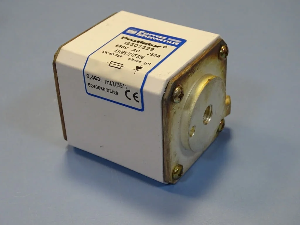 Предпазител Ferraz Shawmut Protistor GGRB72TTF0250 Fuses 250A 690VAC — снимка 6