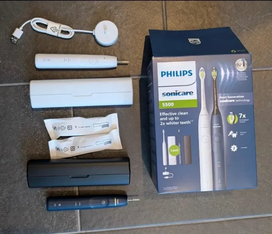 Електрическа четка за зъби Philips Sonicare 5500, 2 бр,модел HX7119/01 — снимка 8