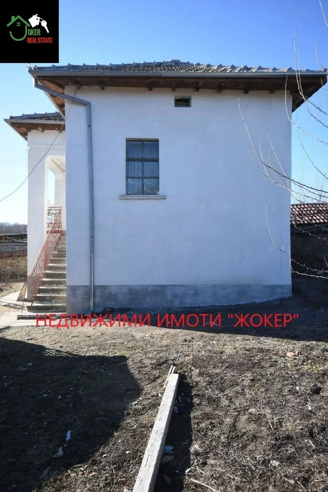 Къща с двор в село Долна Липница — снимка 3