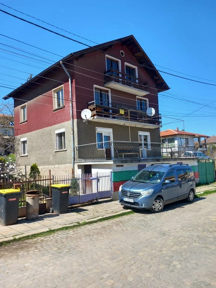 Продавам къща в гр. Перник кв. Ралица