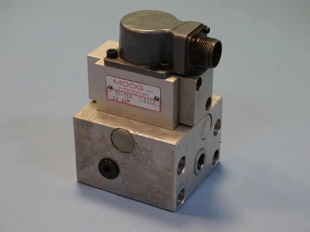 Серво клапан MOOG mod 77-720/77-715 flow control servo valve — снимка 9