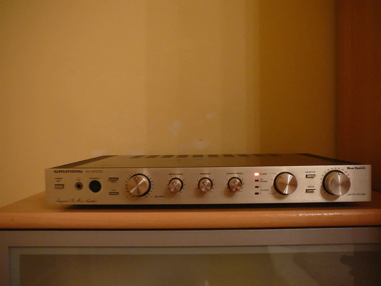 Grundig sv-2000