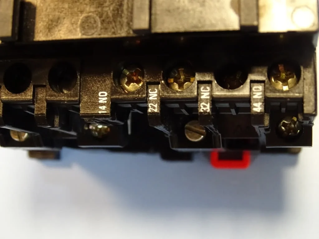 Контактор Telemecanique CA2-DK122.A65 contactor auxiliari 10A 220/240V — снимка 8