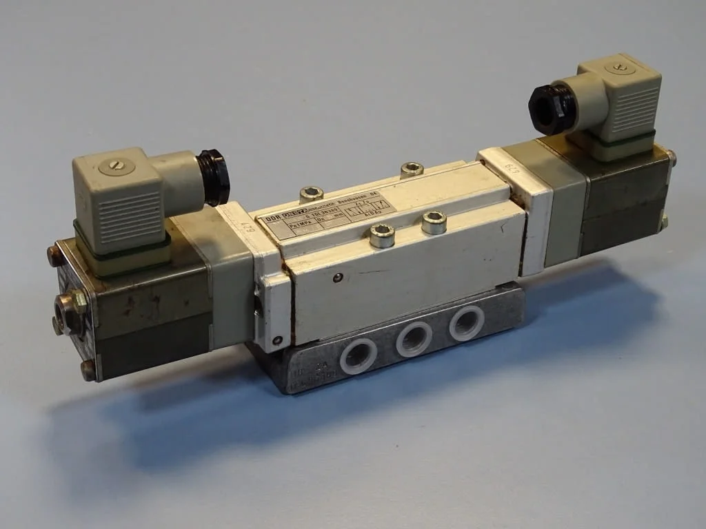 Пневматичен разпределител Orsta B8-G TGL 36389 Pneumatic Valve 24VDC — снимка 2