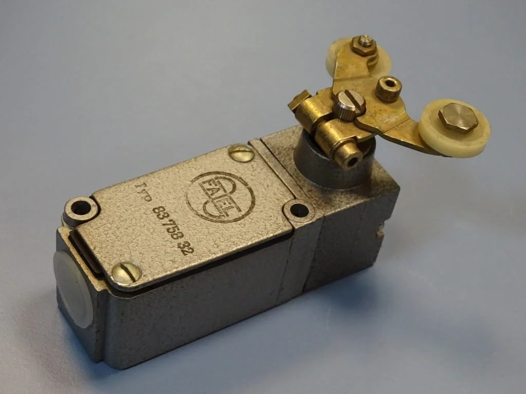 Изключвател краен FATEL Typ 3375802 Limit Switch 16A 250VAC — снимка 7