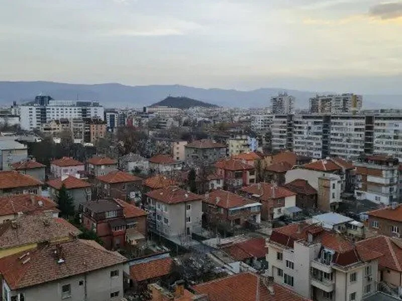 Тристаен апартамент в кв. Гагарин
