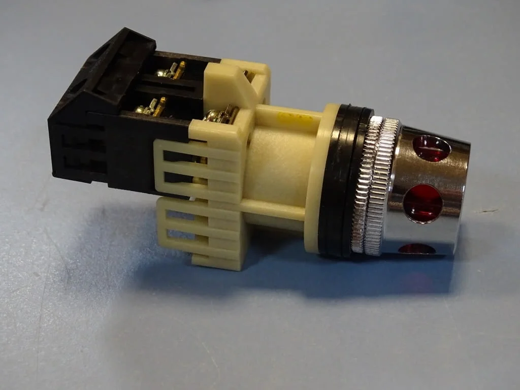 Команден бутон (светещ) червен FUJI Electric AH25-L2R10E command switch — снимка 2