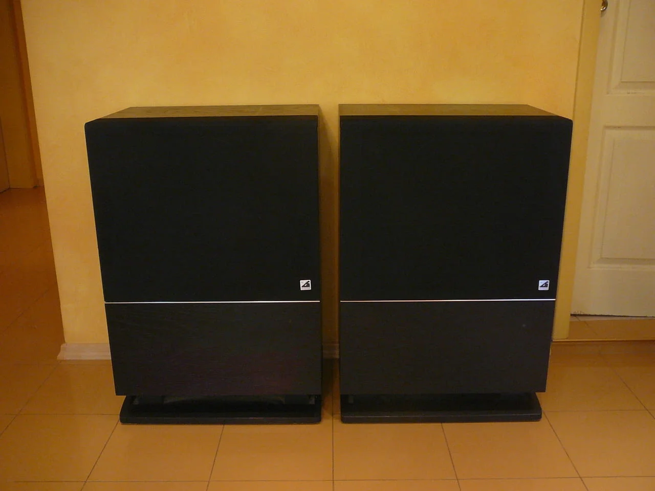 Electro-voice interface-d