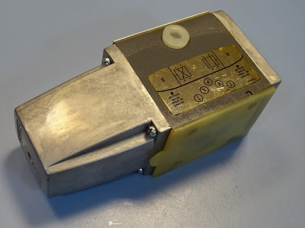 Хидравличен разпределител Vickers DG4S4-12A-50-JA directional valve 100V — снимка 8