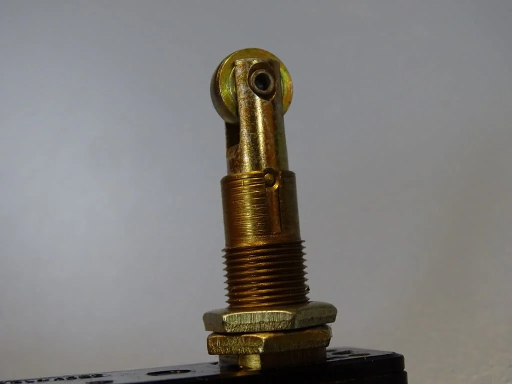 Микроизключвател VEB Robotron typ A1E1(ALE1) micro switch button 380VAC — снимка 3