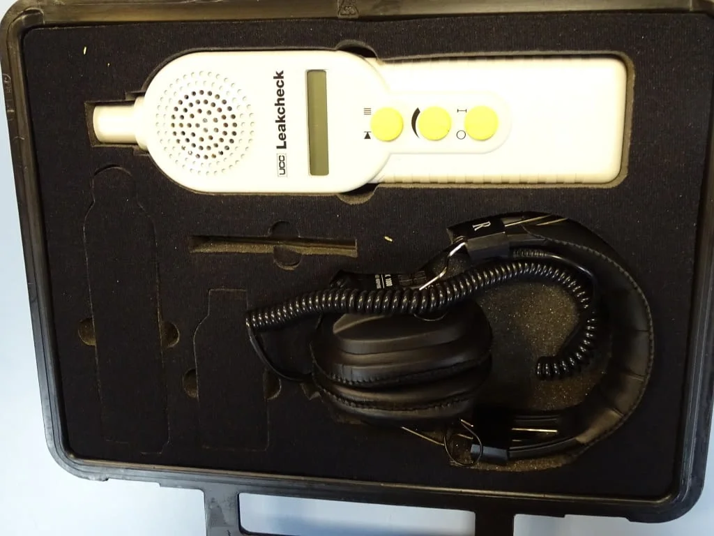Уред за проверка на утечка UCC Leakcheck Ultrasonic Transmiter Leak Detector UC LD 405 — снимка 2