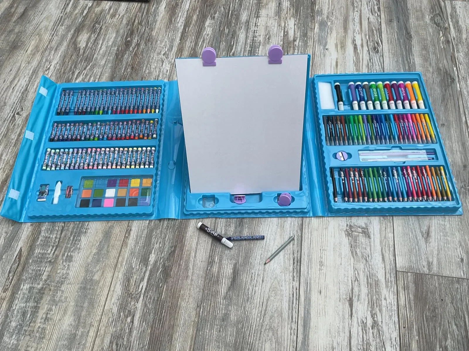 Комплект за рисуване Disney Stitch с изскачащ статив и 162 части — снимка 5