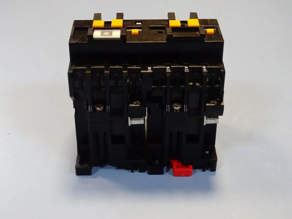 Контактор Telemecanique CA2-DK122.A65 contactor auxiliari 10A 220/240V