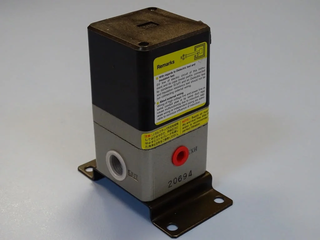 Пневматичен регулатор SMC E/P Regulator EIT202-F003B 0-8Bar — снимка 3