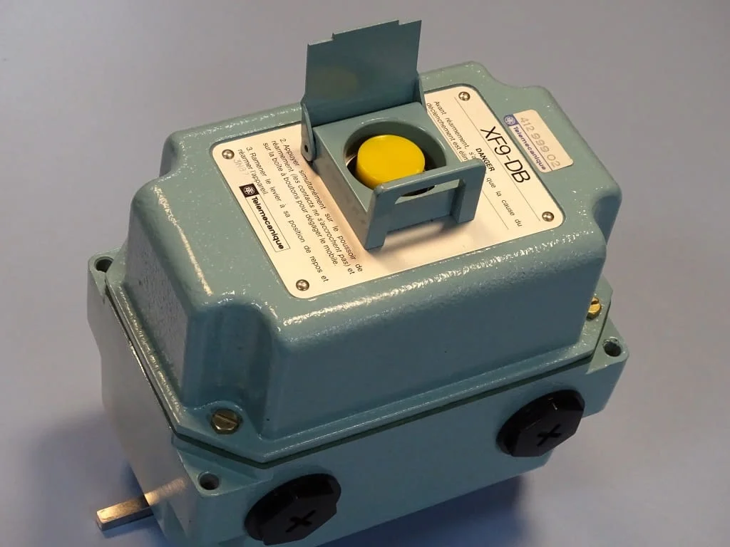 Краен изключвател Telemecanique XF9-DB Limit Switch — снимка 6