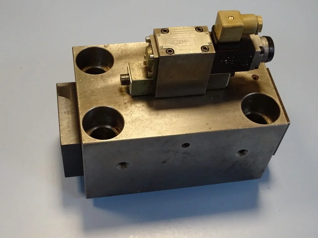 Хидравличен разпределител WADOWICE 4WE6051/024NZ4 2USSF-40/3 directional valve 24VDC