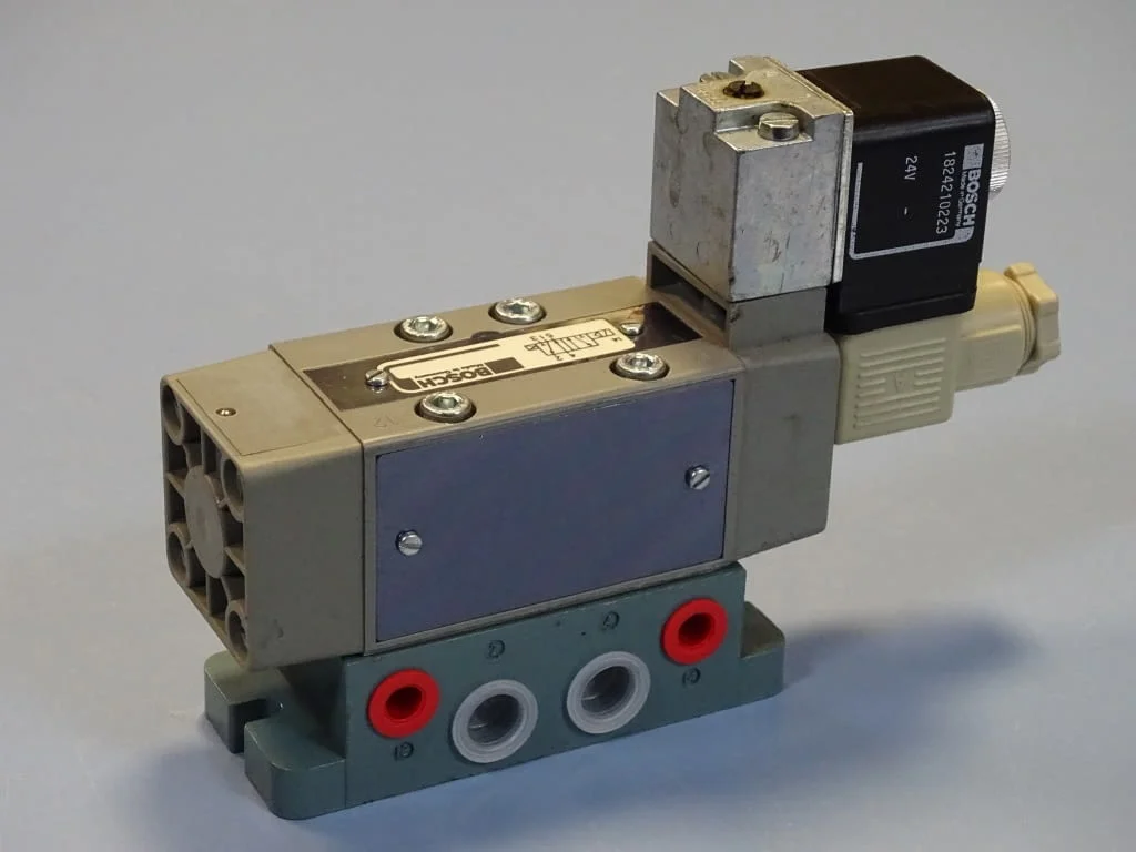 Хидравличен разпределител BOSCH directional valve 24VDC — снимка 2