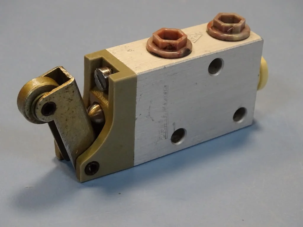 Пневматичен краен изключвател ORSTA NW6 pneumatic limit switch TGL 20708/E — снимка 2