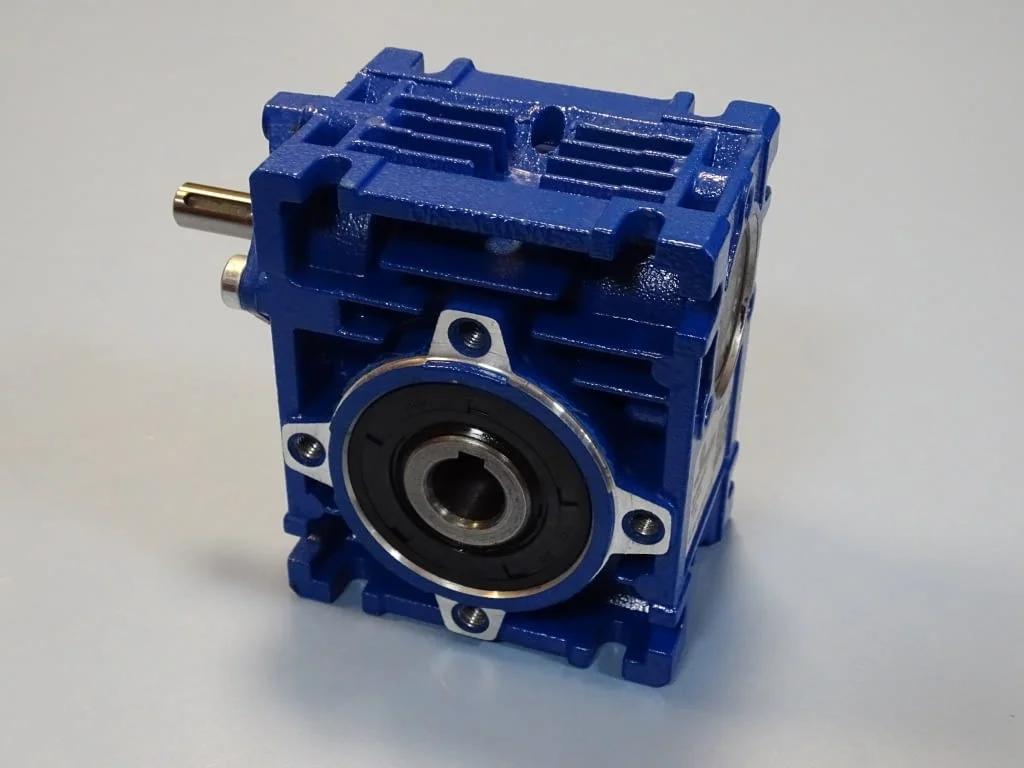 Червячен редуктор MOTOVARIO NRV030 worm gear reducer i:7.5