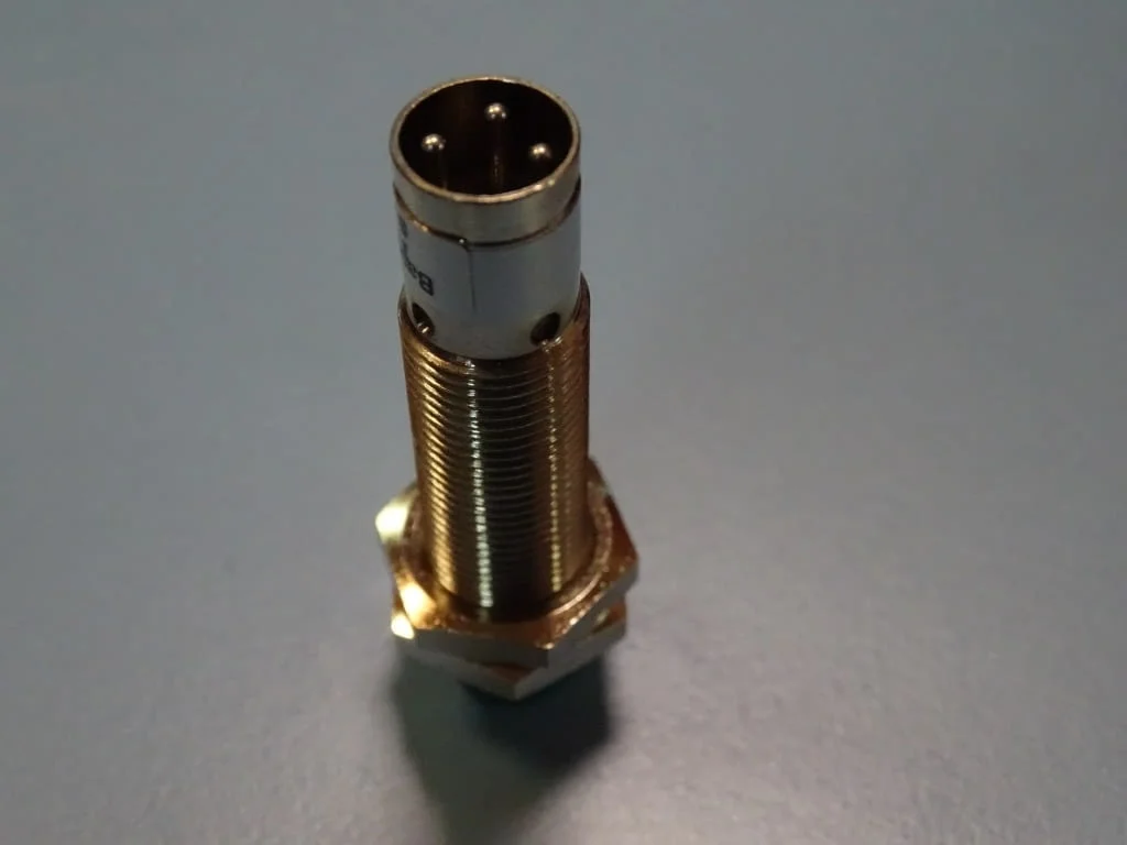 Индуктивен датчик Baumer Electric IFR 12.26.31/S13/L inductive sensor — снимка 4