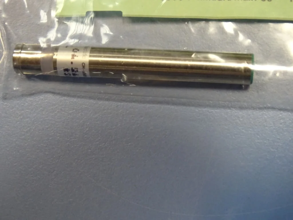 Индуктивен датчик Baumer Electric IFR 06.26.35/S8/L inductive sensor — снимка 2