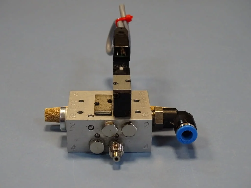 Пневматичен разпределител Festo PRMZ-5-M5-2 / MZH-3-1.5-L-LED Pneumatic valve — снимка 2