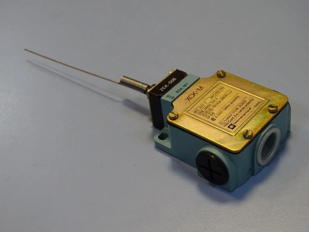 Краен изключвател Telemecanigue XCK-M106 Limit Switch 380VAC — снимка 2
