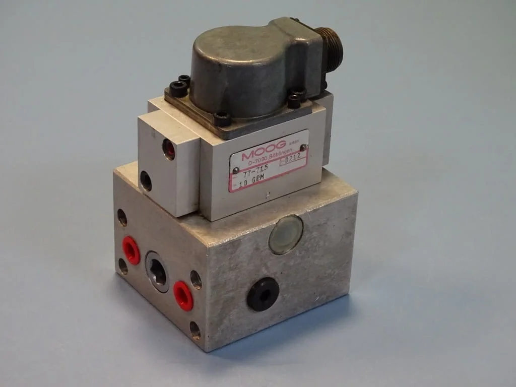 Серво клапан MOOG mod 77-720/77-715 flow control servo valve