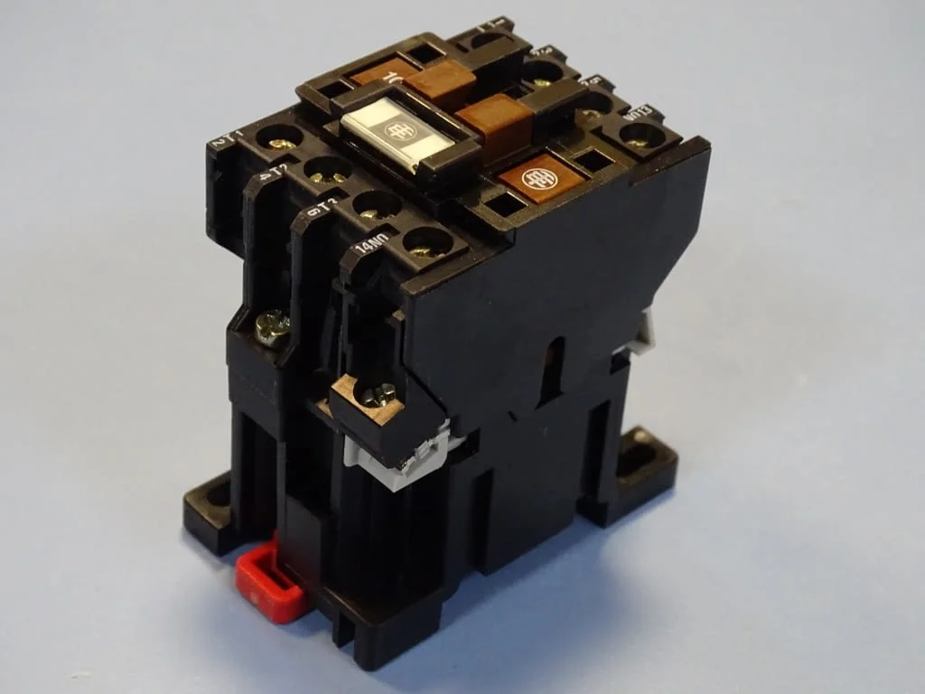 Контактор Telemecanique LC1D093BA65 contactor 25A 24V/50Hz — снимка 6