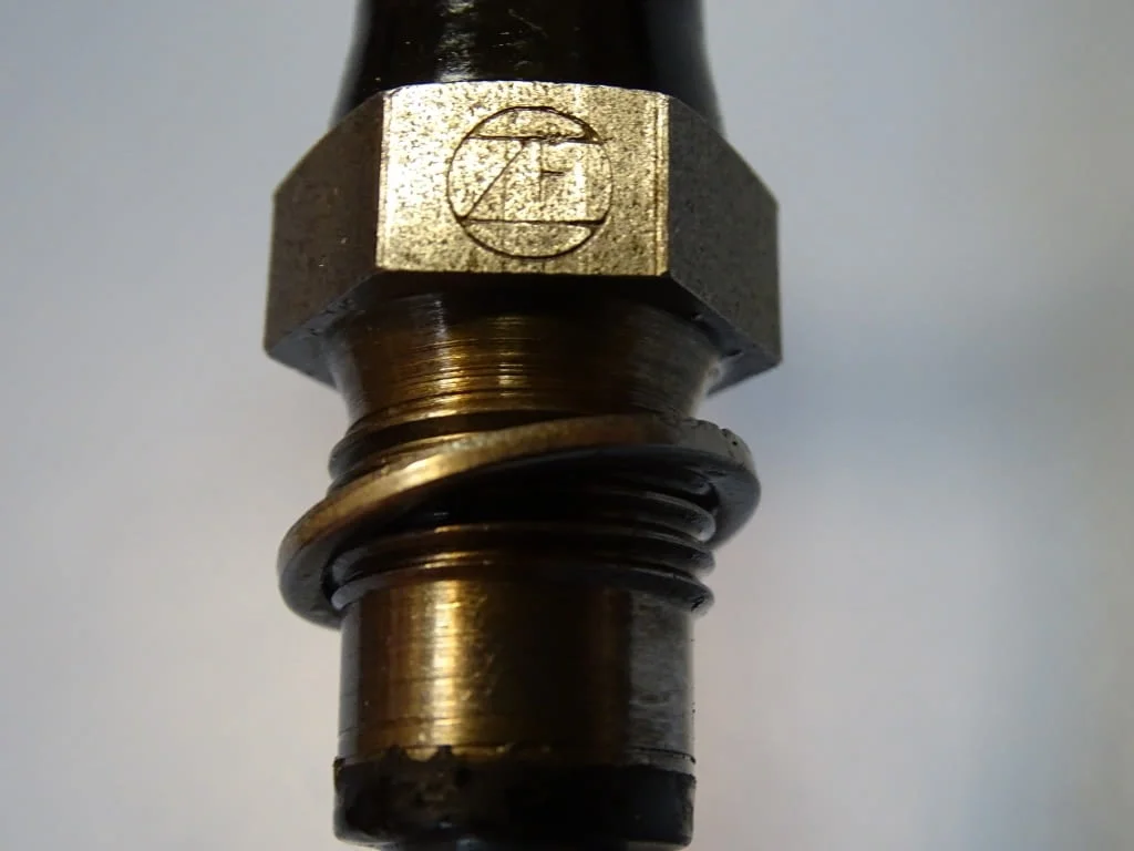 Четка ел. контактна ZF M14x1.5xф4 electrical contact brash L-65mm 24VDC — снимка 4