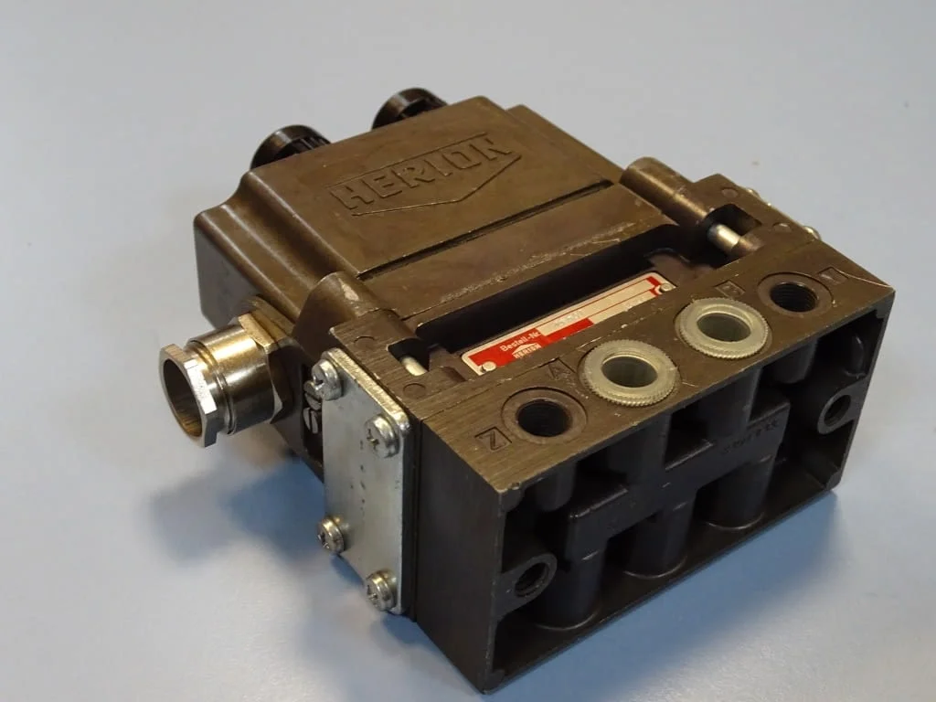 Пневматичен разпределител HERION 25507E74 Solenoid Valve 24VDC G1/8 — снимка 7