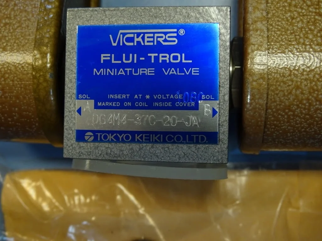 Хидравличен разпределител Vickers DG 4M4-37C-20-JA solenoid operated directional valve 100Vid — снимка 2