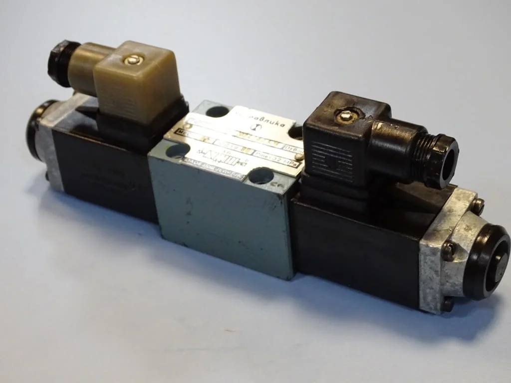 Хидравличен разпределител "Хидравлика" тип РХ Bar 24VDC hidraulic solenoid valve — снимка 2