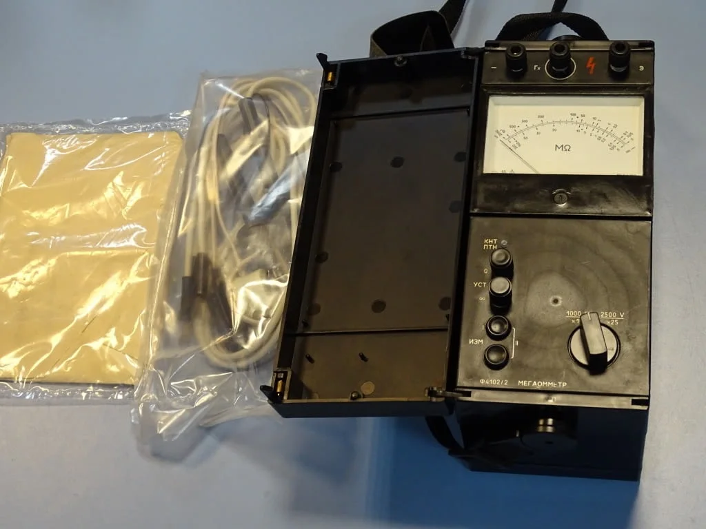 Мегаомметър Ф4102/2 1000V/2500V